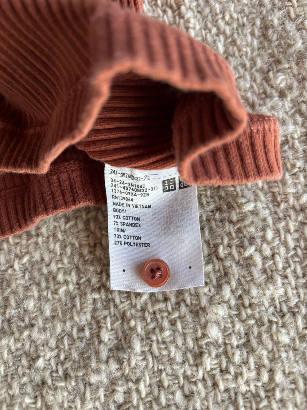 Uniqlo Ribbed Crop Top - Picture 3 of 6